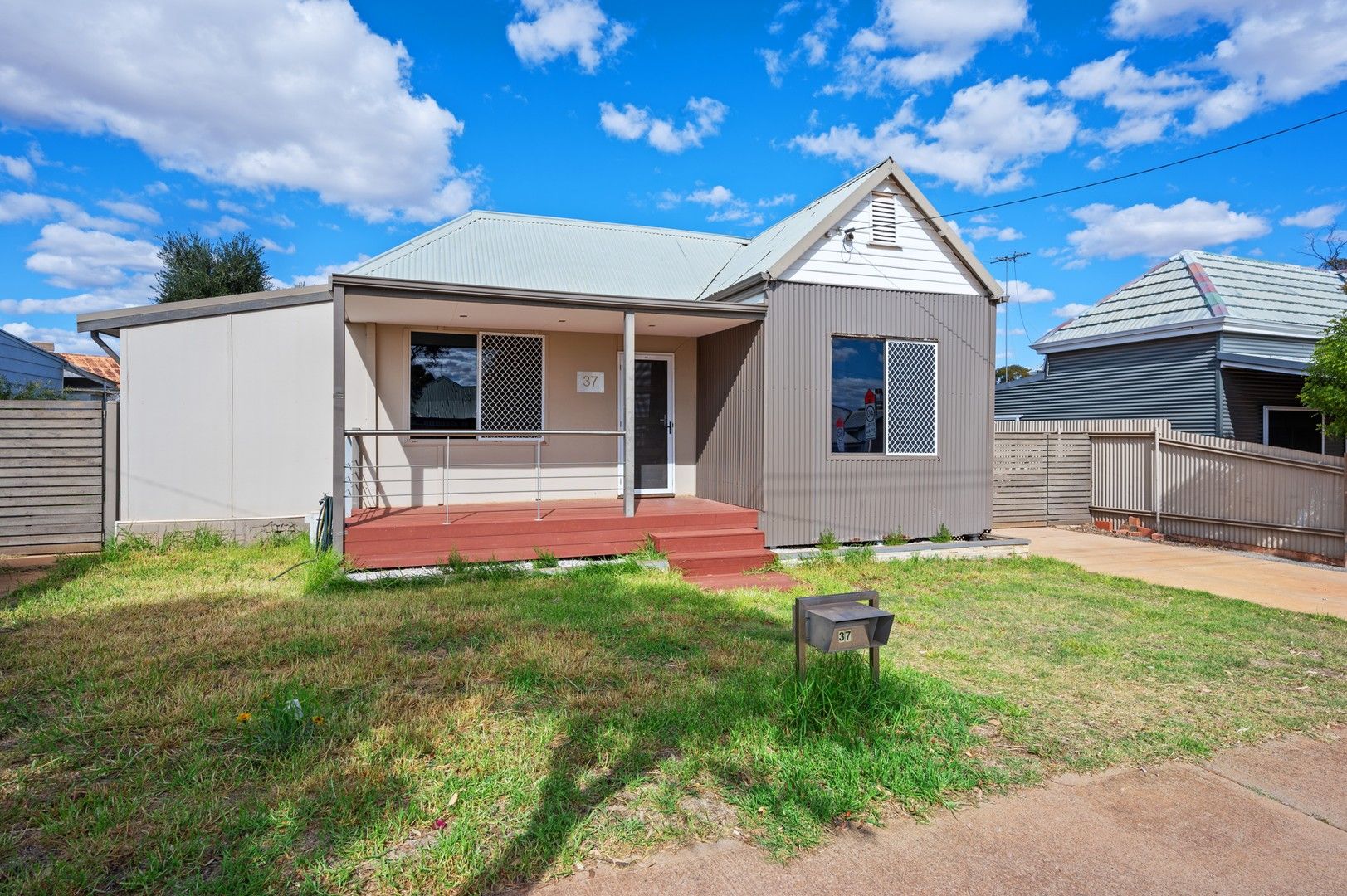 3 bedrooms House in 37 Victoria Street KALGOORLIE WA, 6430