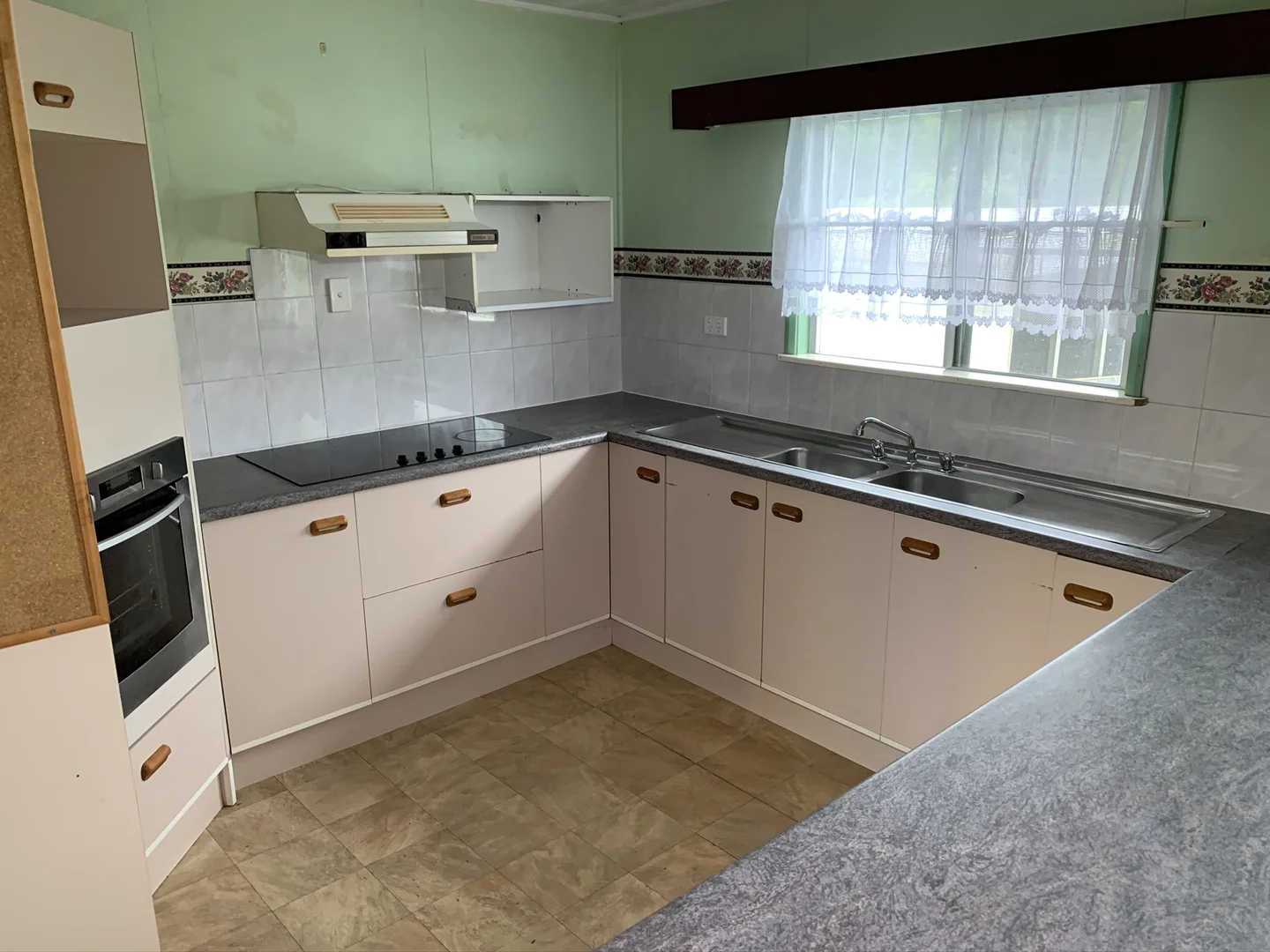 Additional image 5 of room 2/1 Nephrite Street, Woree QLD 4868