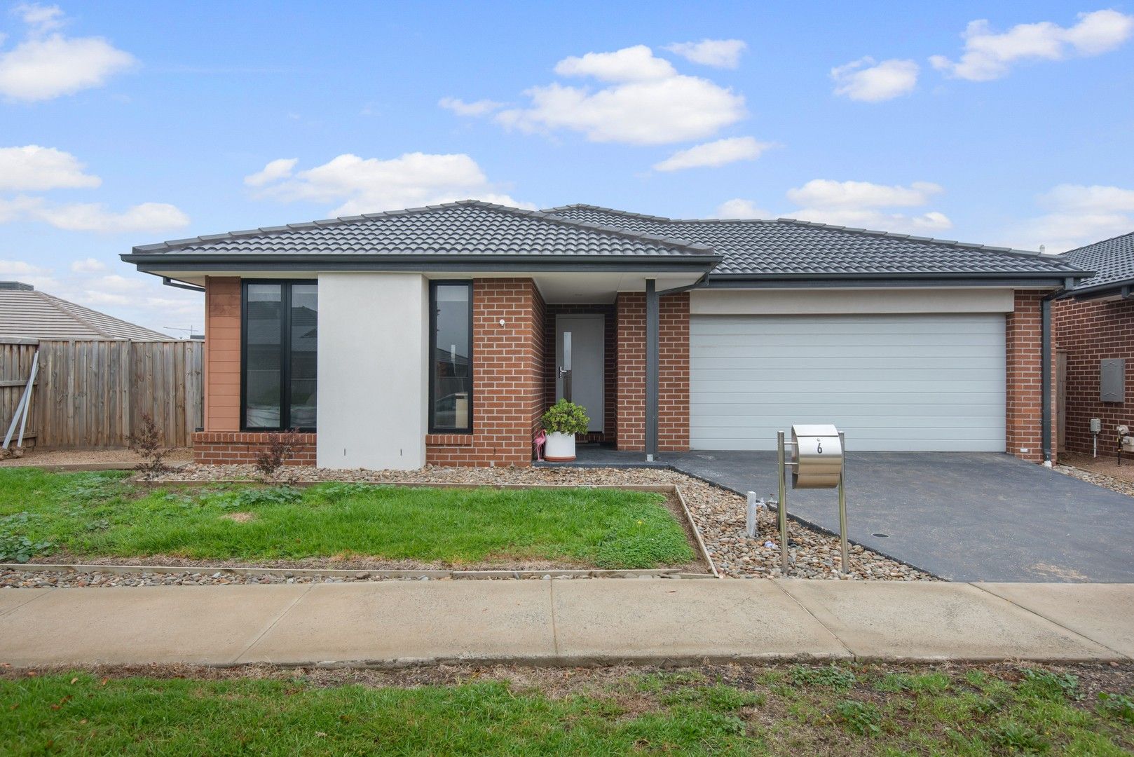 4 bedrooms House in 6 Coomurra Place WERRIBEE VIC, 3030