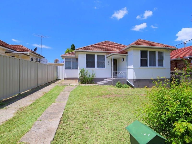 3 bedrooms House in 247 Hector Street SEFTON NSW, 2162