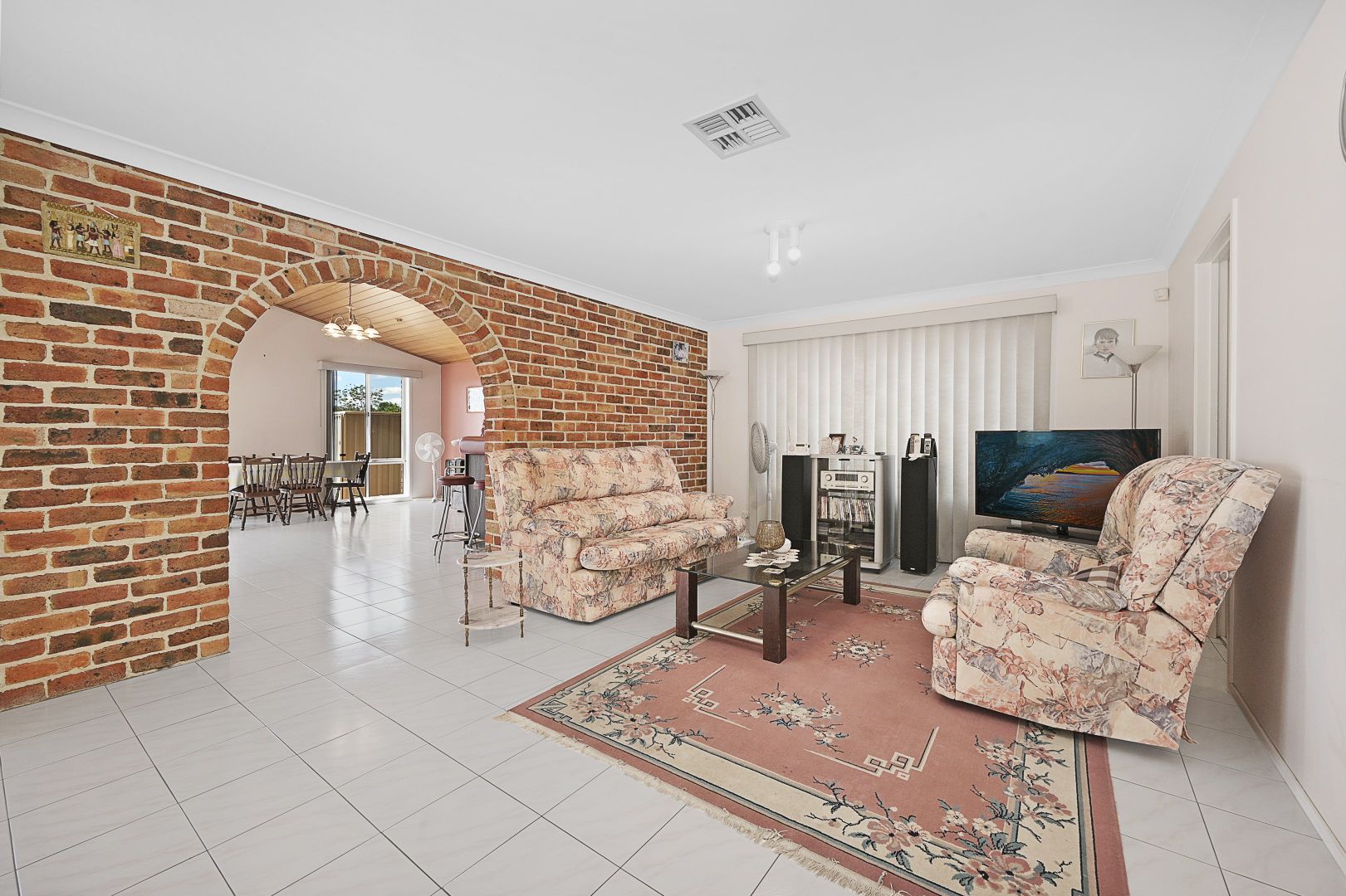 45 Kingfisher Avenue, Bossley Park NSW 2176, Image 2