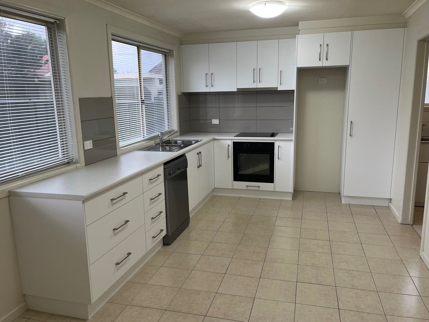 3 bedrooms Townhouse in 2/452 Kokoda Street NORTH ALBURY NSW, 2640