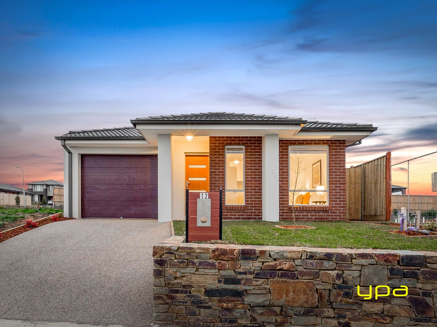 12 Scenery Drive, Clyde North VIC 3978