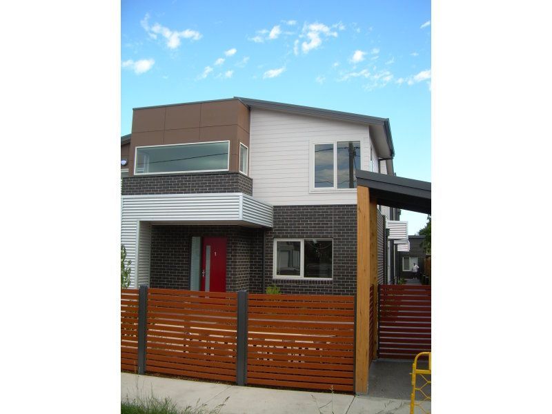 2 bedrooms Townhouse in 2/124 Rennie Street COBURG VIC, 3058