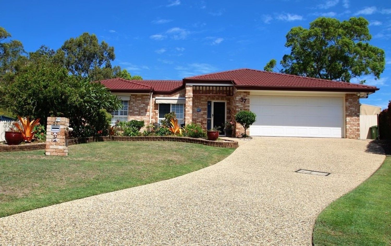 37 Smout Court, Sandstone Point QLD 4511, Image 2