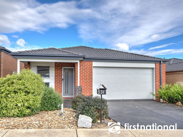 24 Cascade Way, Pakenham VIC 3810