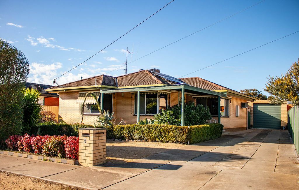 3 bedrooms House in 5 Abernethy St SHEPPARTON VIC, 3630