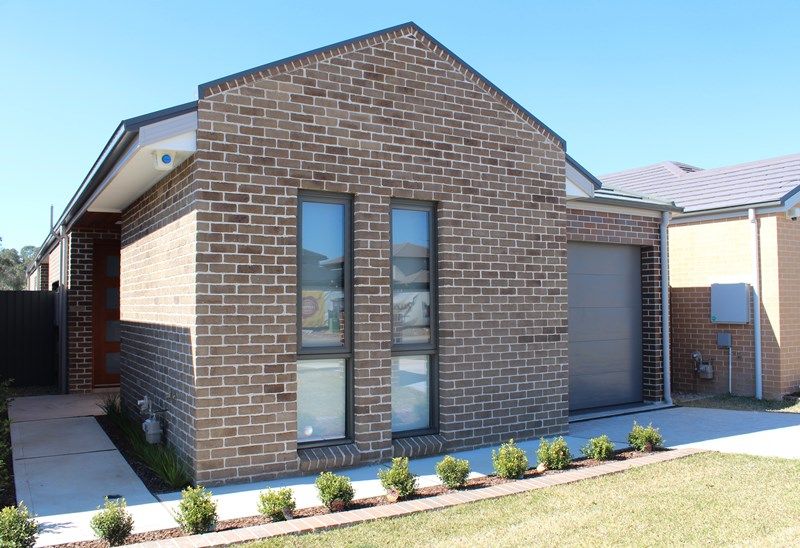 4 bedrooms House in 25 ANNALUKE STREET RIVERSTONE NSW, 2765