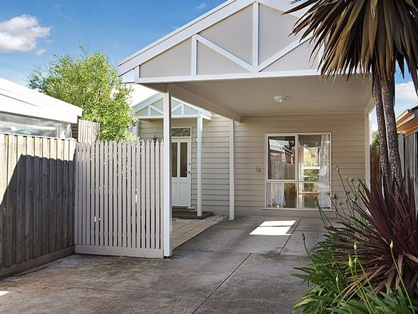 32 Severn Street, Newport VIC 3015