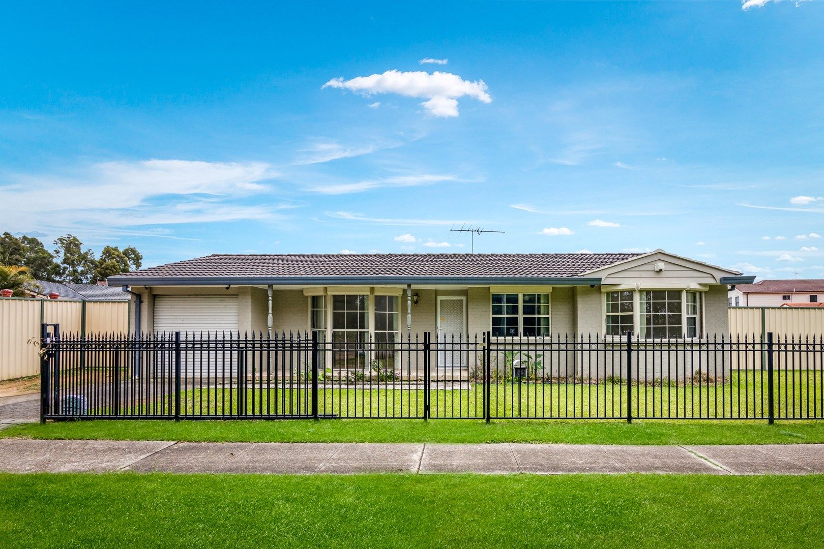 10 Kempsey Place, Bossley Park NSW 2176, Image 2