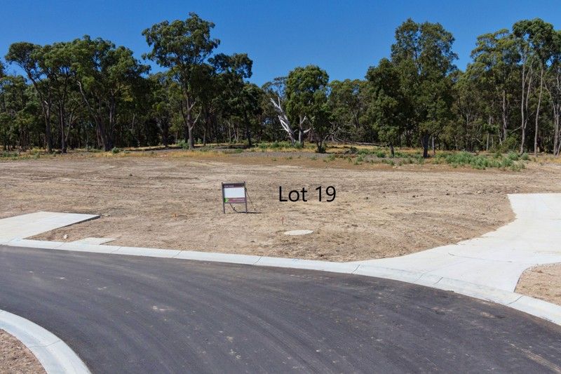 17 Clover Tree Circuit, Woodend VIC 3442, Image 0