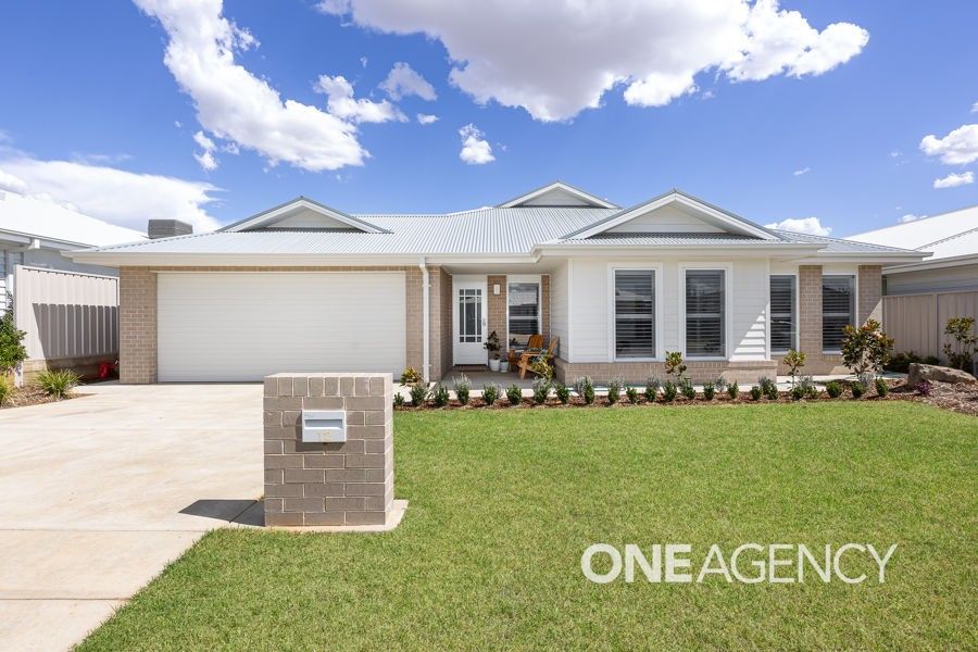 12 BONDI CRESCENT, Gobbagombalin NSW 2650, Image 0