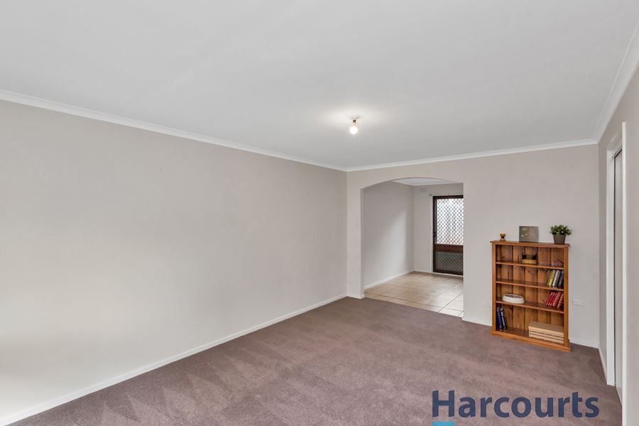 2/7 Lindman Street, Drouin VIC 3818, Image 2