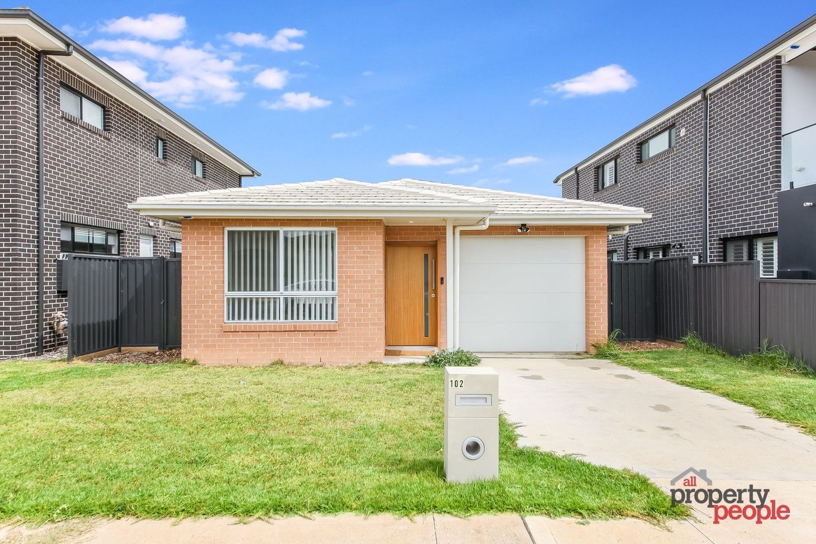 4 bedrooms House in 102 Eighth Avenue AUSTRAL NSW, 2179