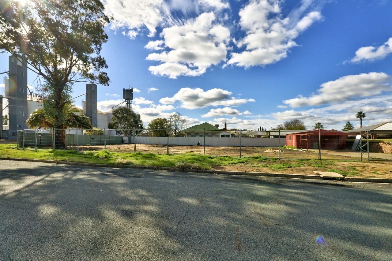 106 Napier Street, Deniliquin NSW 2710, Image 1