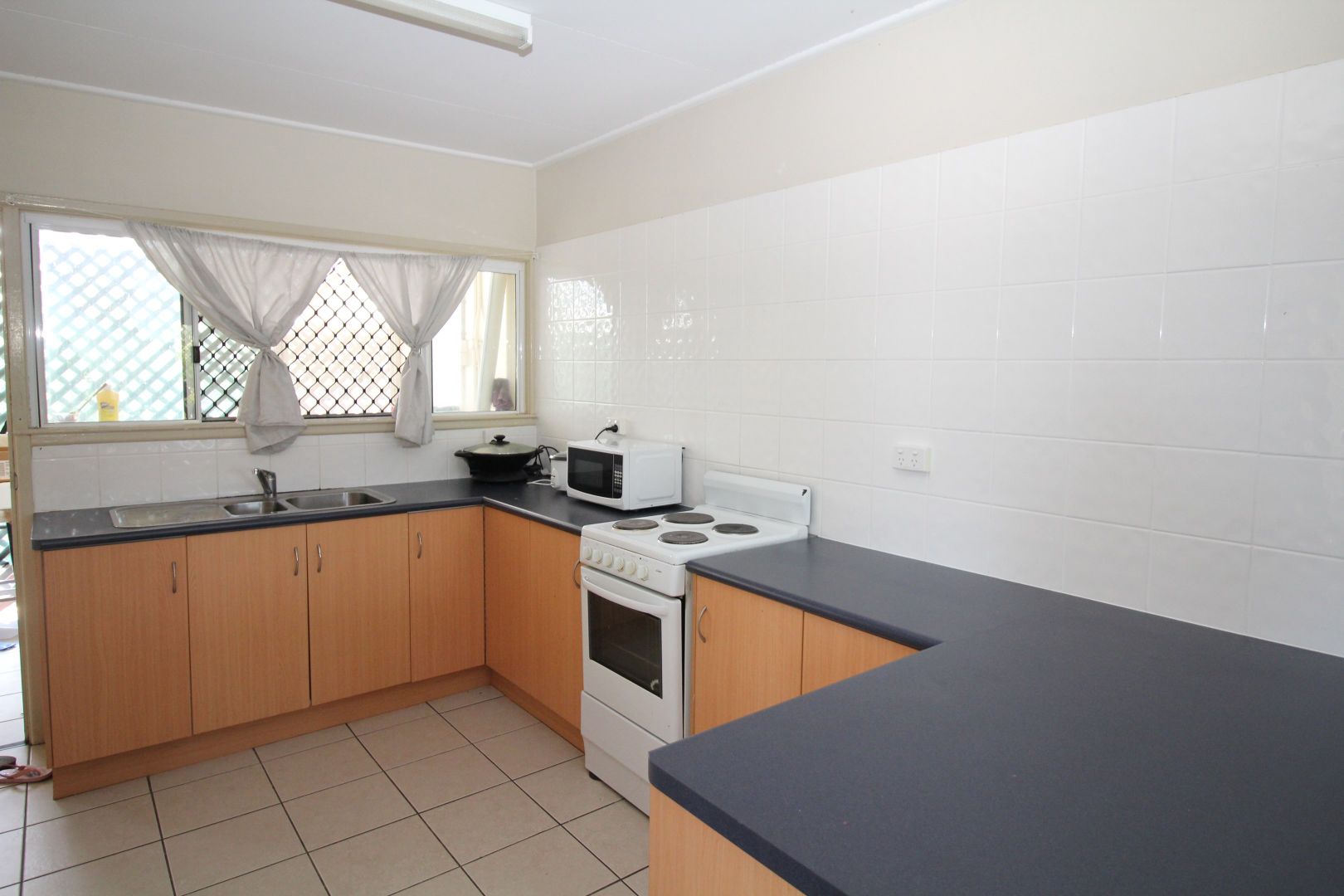 3/6 Touch Street, Rosslea QLD 4812, Image 2