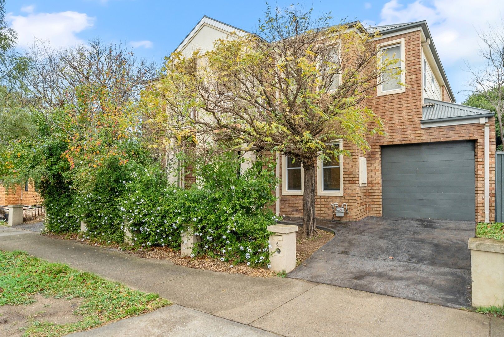 3 bedrooms House in 6 Blakeville Drive CAROLINE SPRINGS VIC, 3023