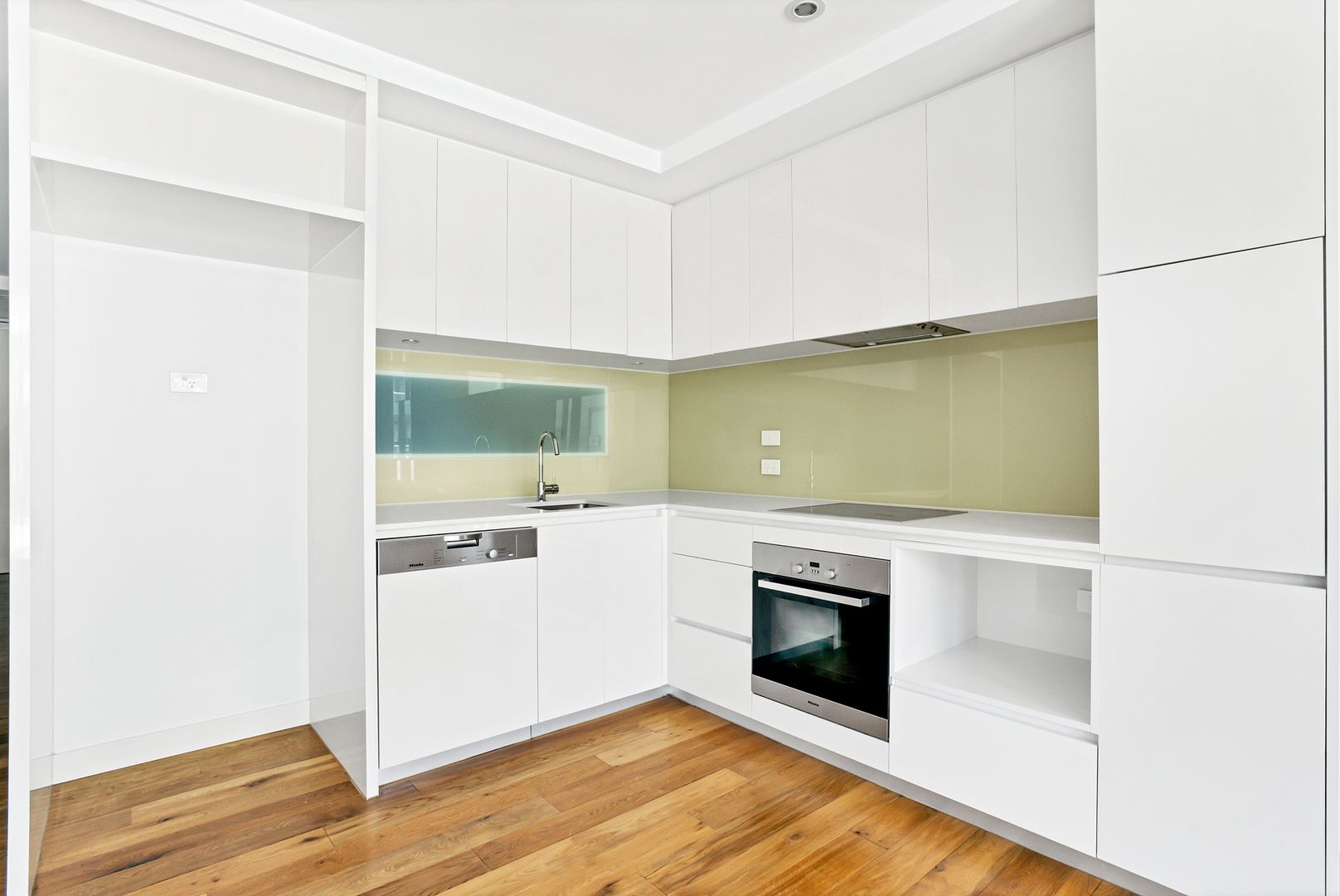 224/70 Nott Street, Port Melbourne VIC 3207, Image 2