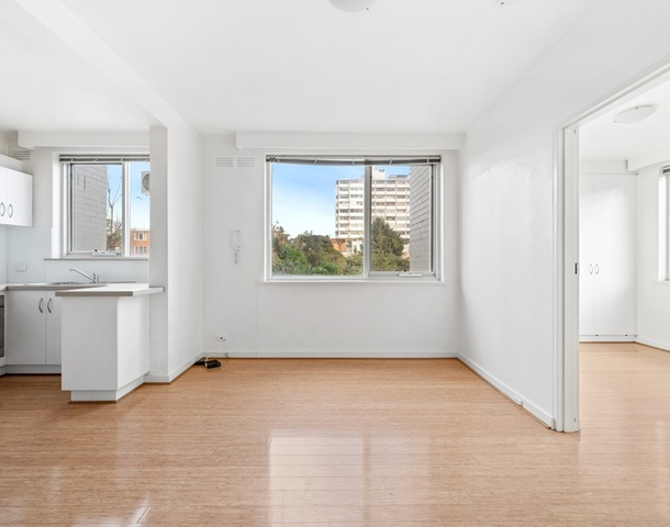 4/19 Shakespeare Grove, St Kilda VIC 3182