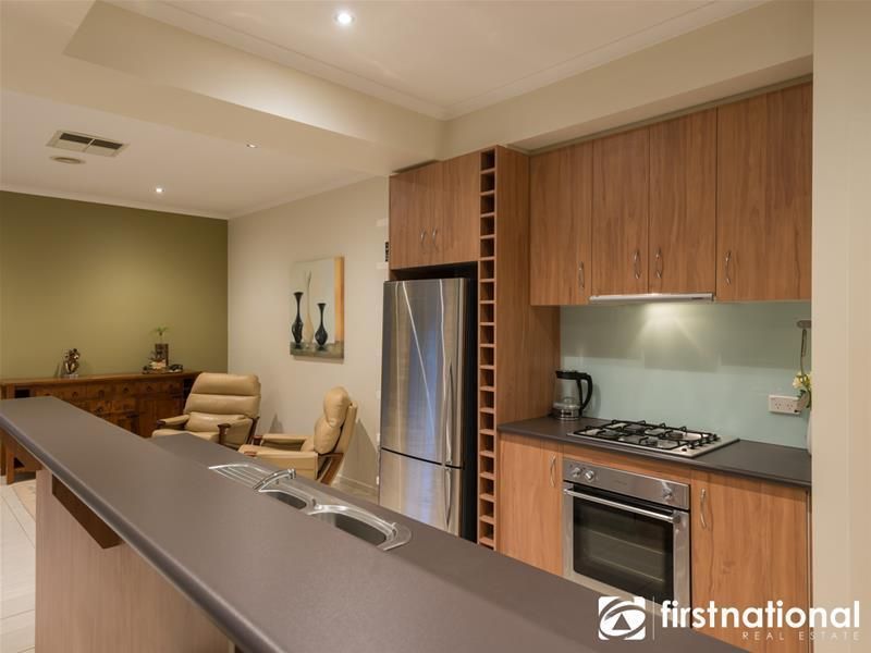 10 Reid Mews, Berwick VIC 3806, Image 2