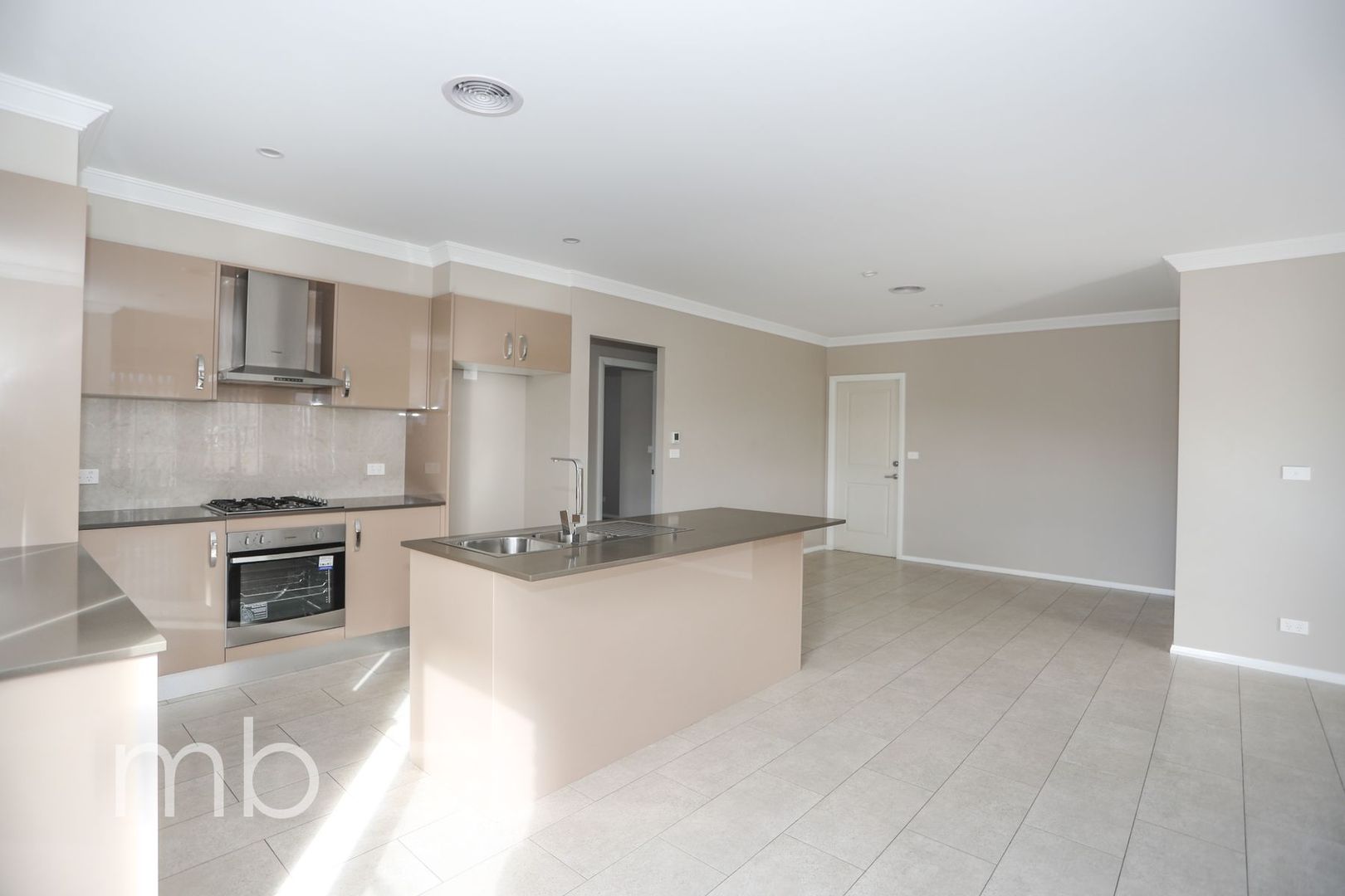 16 Emerald Street, Orange NSW 2800, Image 2