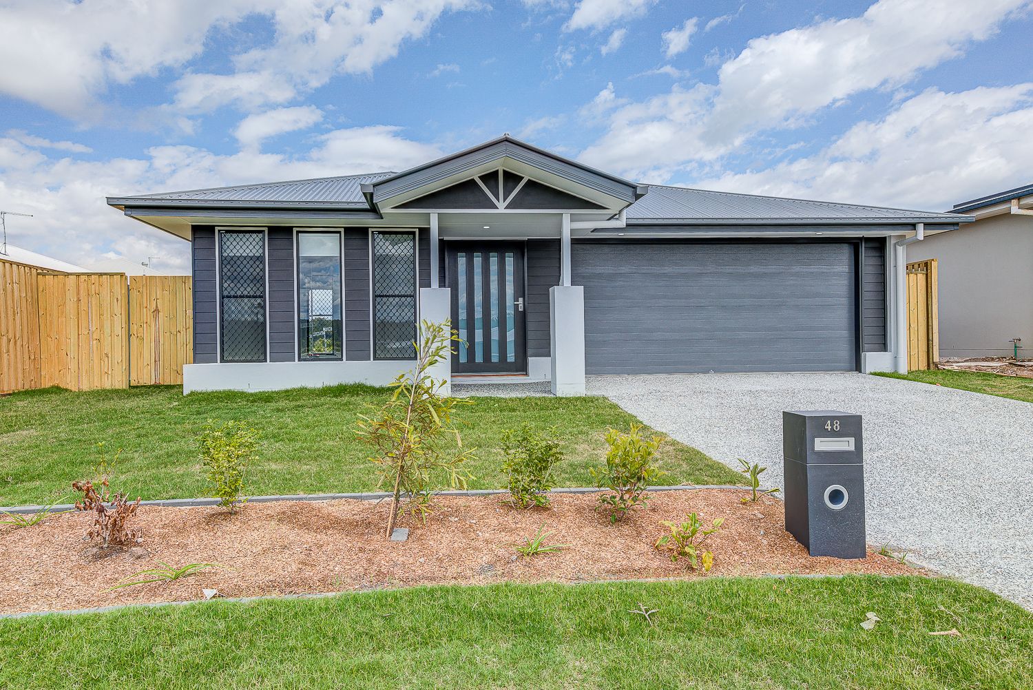 4 bedrooms House in 48 Outlook Boulevard GLENEAGLE QLD, 4285
