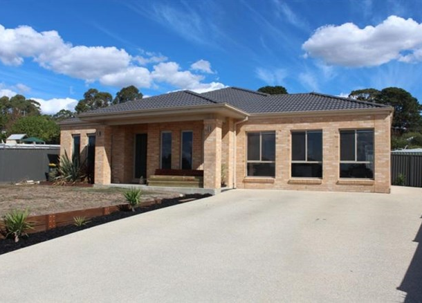 4 Almond Grove, Elliminyt VIC 3250