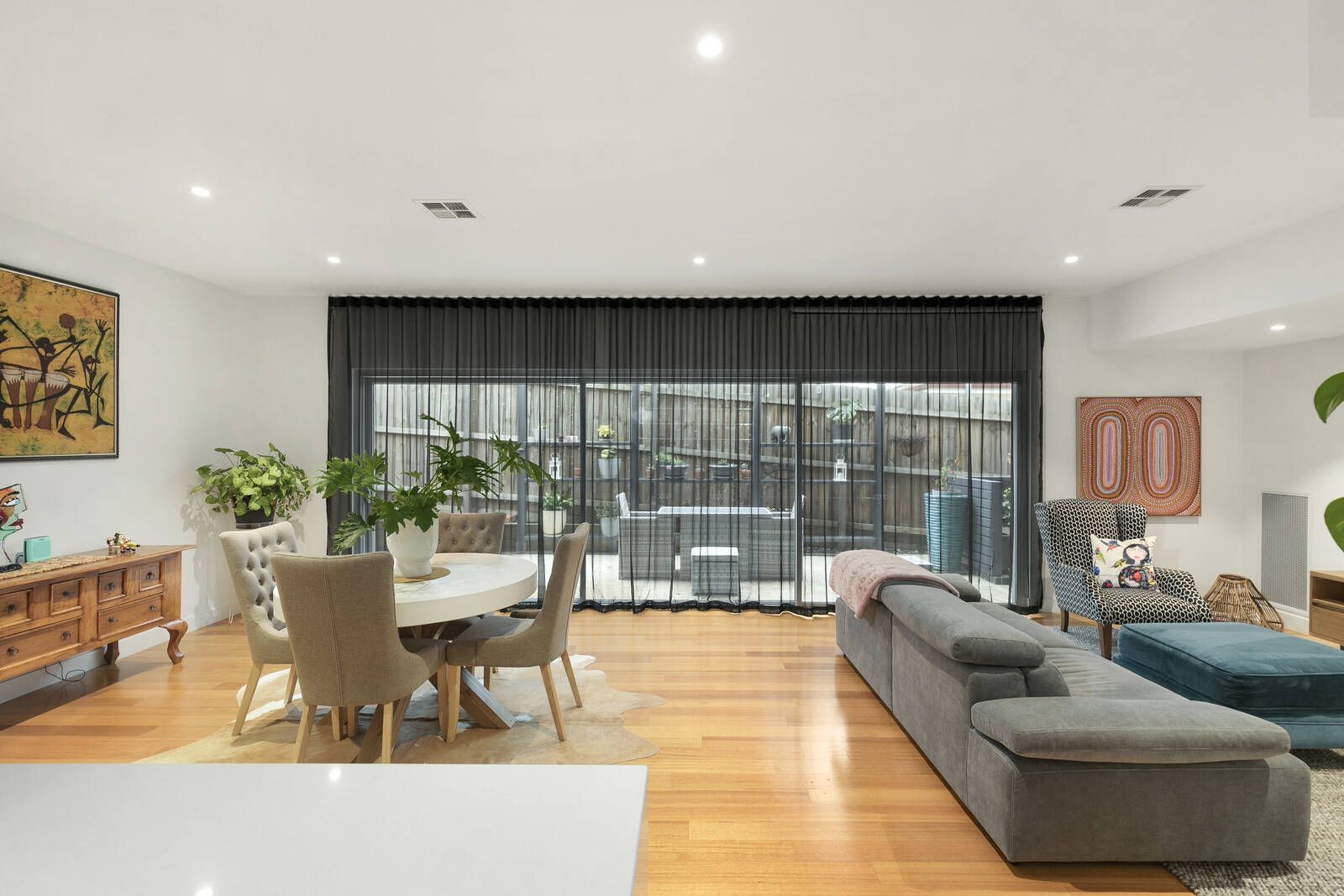 2/15 Esmale Street, Strathmore VIC 3041, Image 2