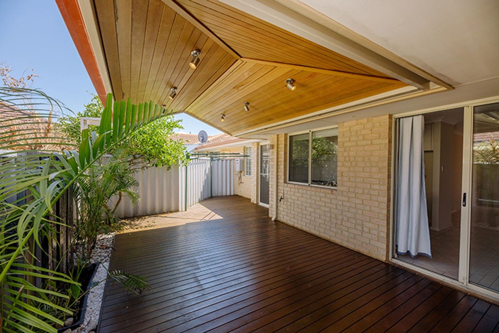 2 bedrooms Villa in 2/31 Seaforth Road BALCATTA WA, 6021