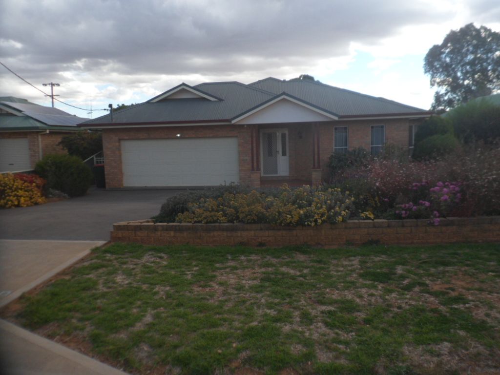 61 Tilga St, Canowindra NSW 2804, Image 0