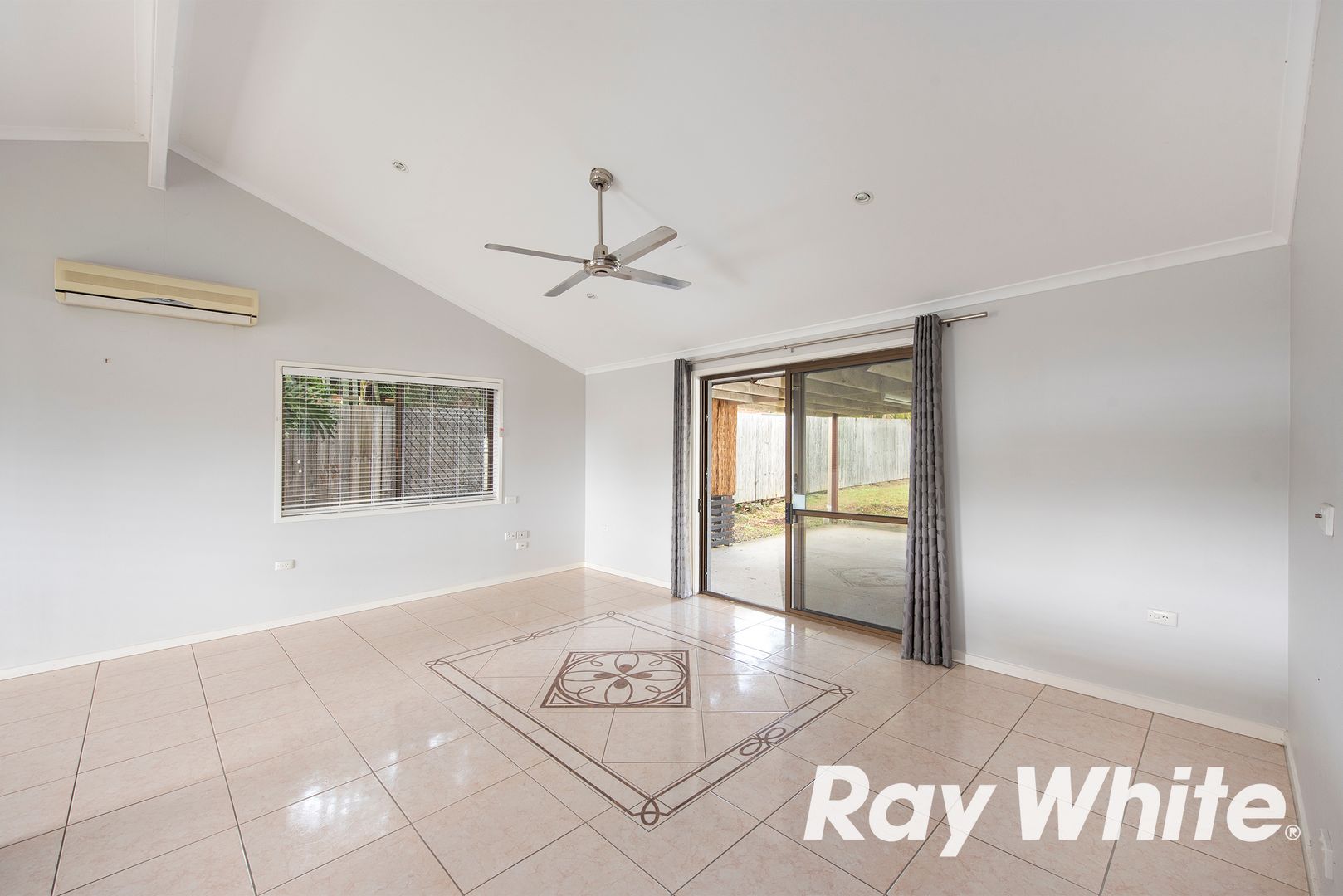 43 Jilbard Drive, Springwood QLD 4127, Image 2