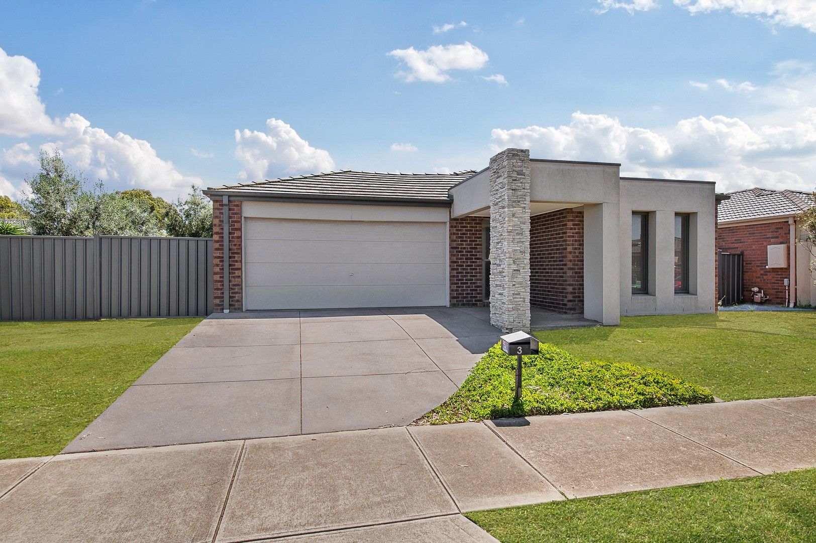 3 bedrooms House in 3 Howard Place DEER PARK VIC, 3023