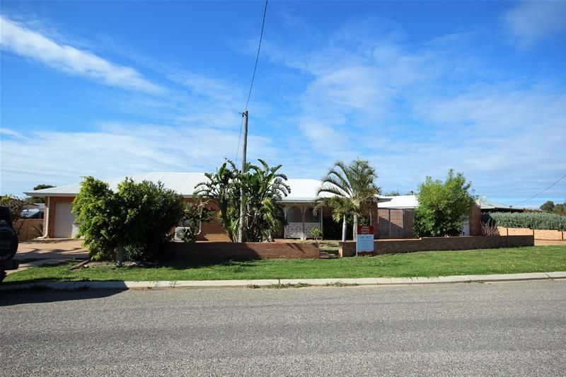 4 bedrooms House in 10 Tuart Street LEEMAN WA, 6514