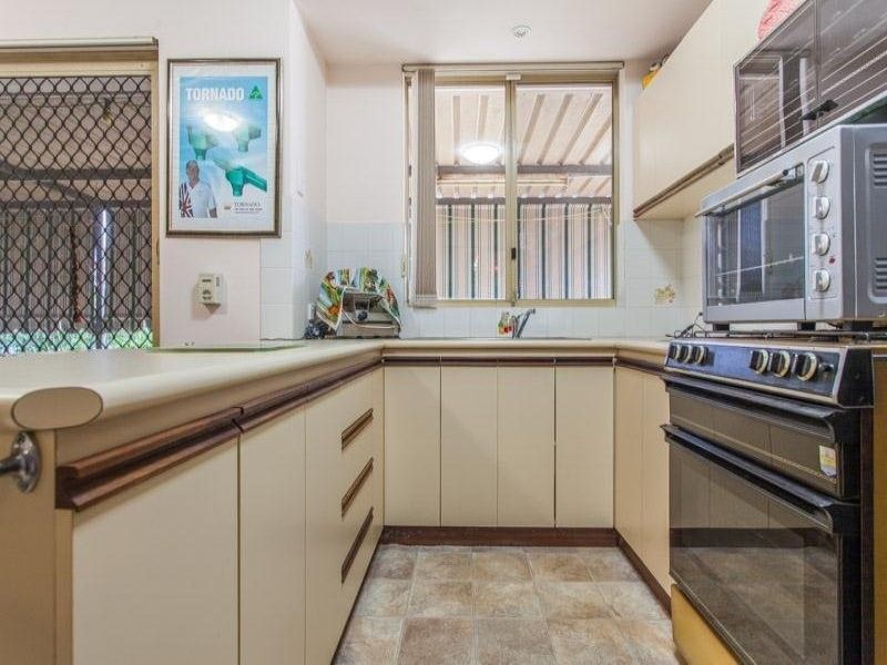 1 bedrooms Apartment / Unit / Flat in 3A Dowley Court QUEENS PARK WA, 6107