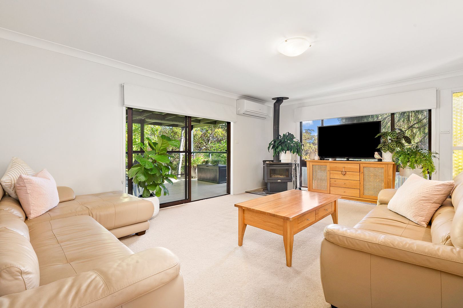 16 Geraldton Place, Yarrawarrah NSW 2233, Image 2