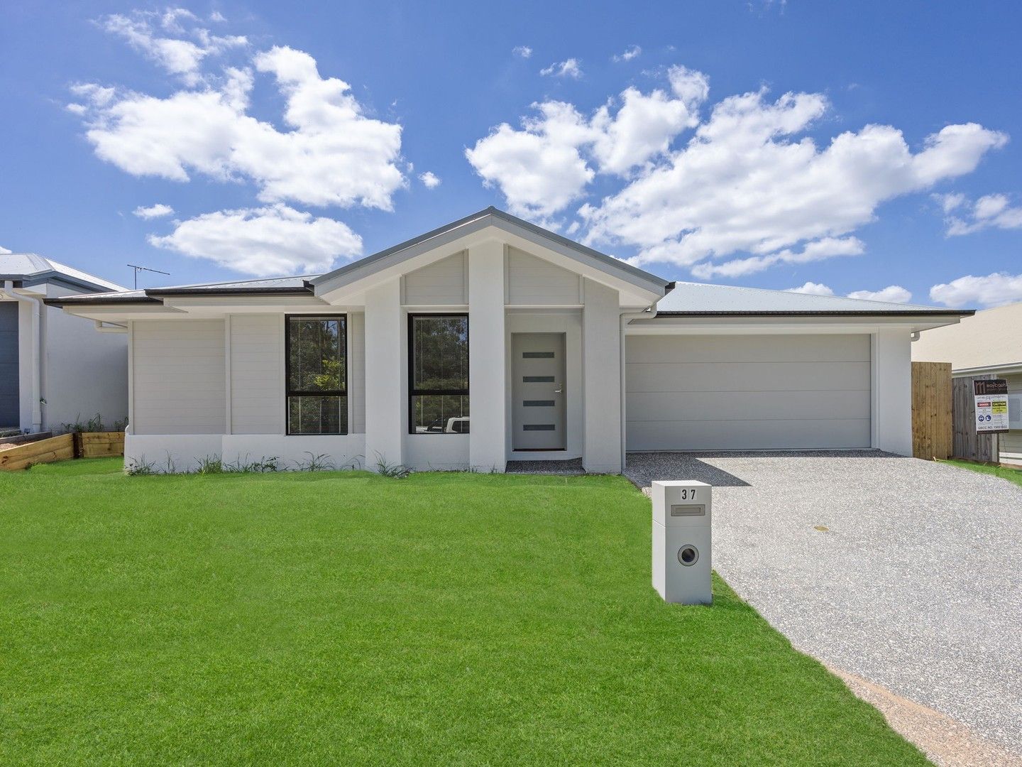 4 bedrooms House in 37 Leafcutter Circuit RIPLEY QLD, 4306