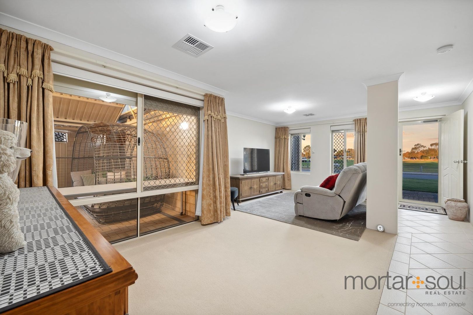 36 Brenchley Dr, Atwell WA 6164, Image 2