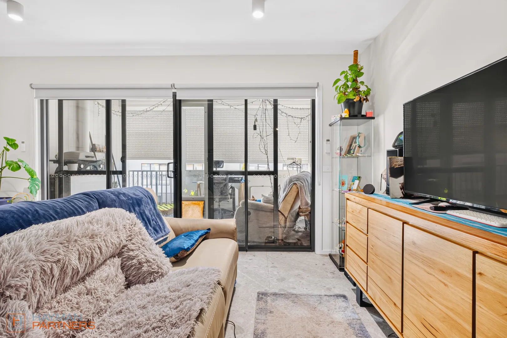 Stylish Ground Floor Living in Denman Prospect - View 4