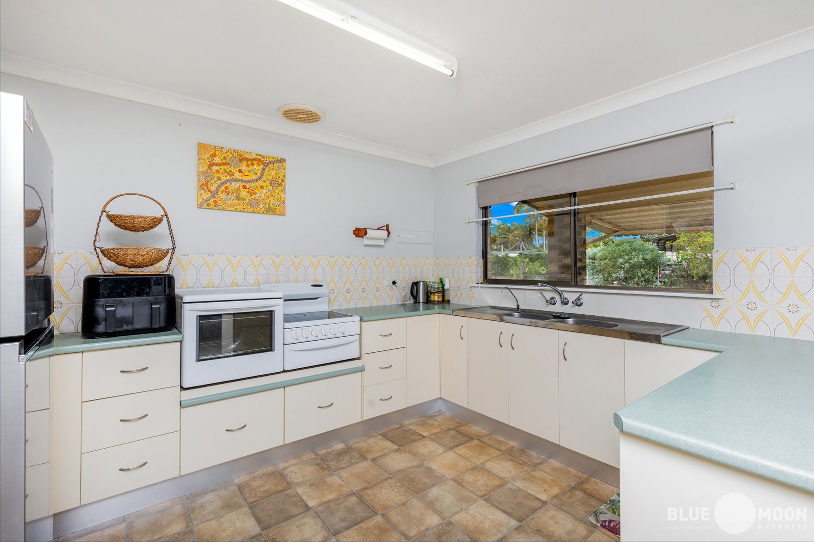 10 Boronia St, Burrum Heads QLD 4659, Image 1