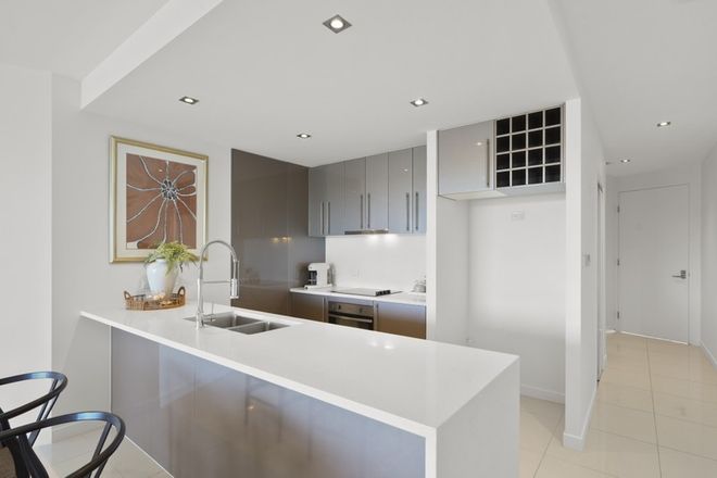 6/3046 Quay South Drive Carrara 4211 - Image 4