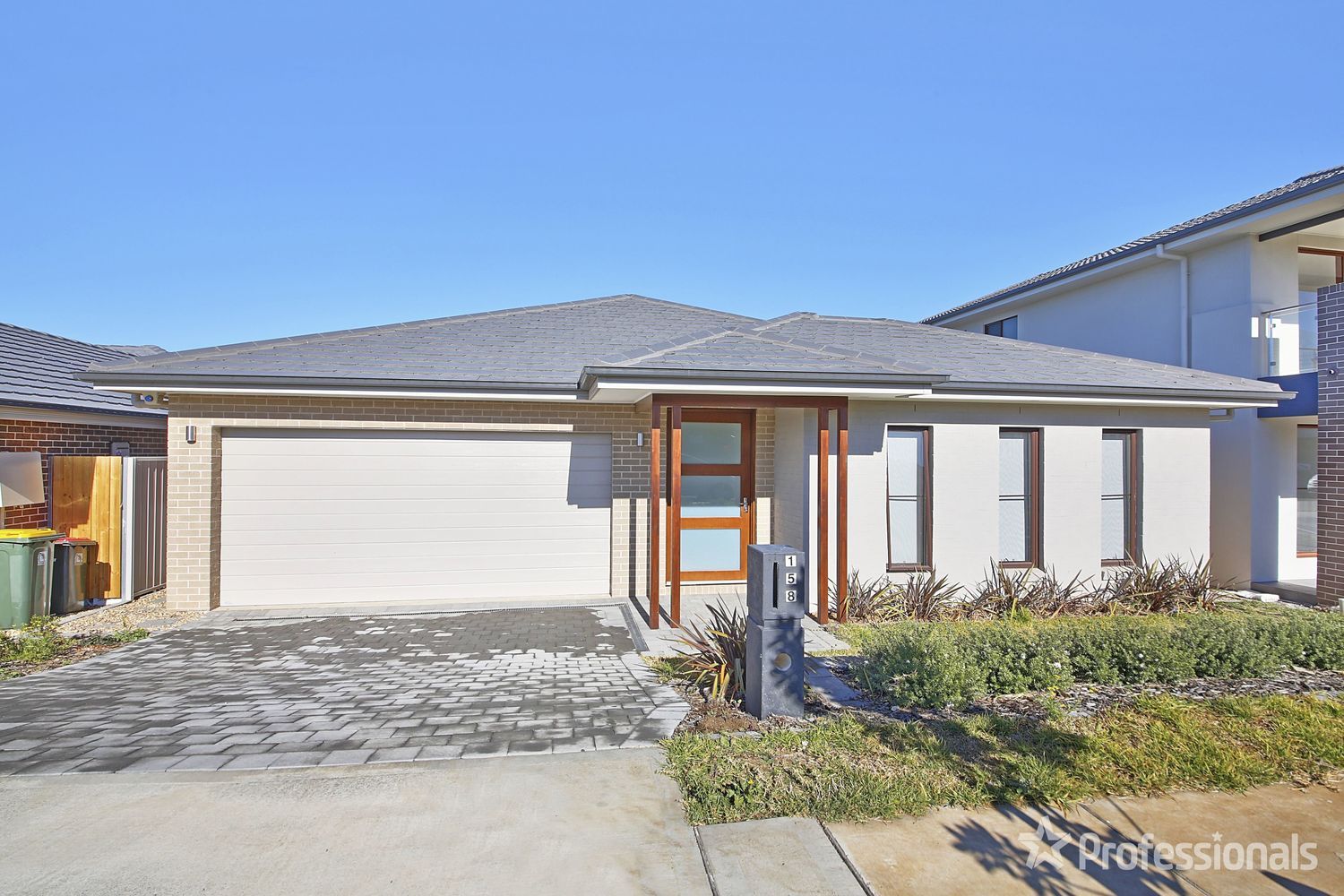 4 bedrooms House in 158 Holden Drive ORAN PARK NSW, 2570