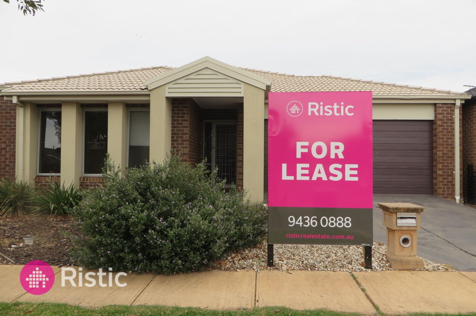 4 bedrooms House in 10 Atkinson Close POINT COOK VIC, 3030