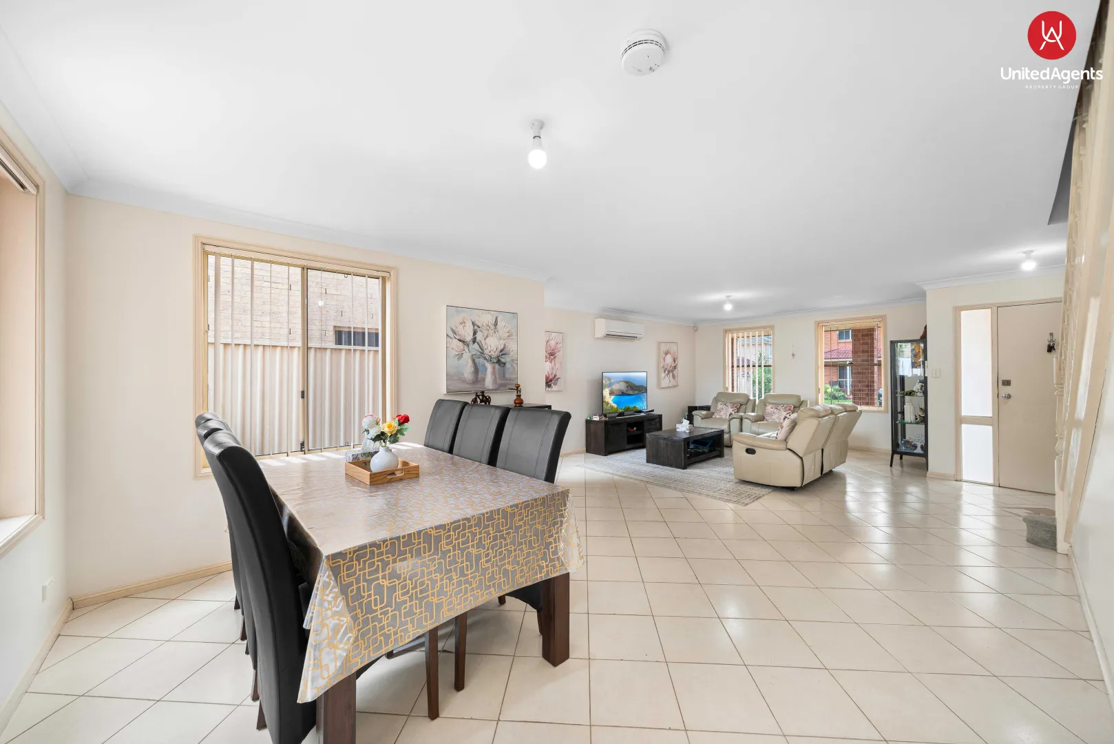 House in Sydney, Horningsea Park - More