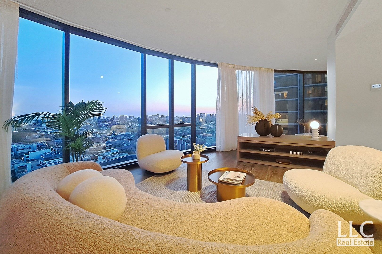 3 bedrooms Apartment / Unit / Flat in 1606/1 Almeida Crescent SOUTH YARRA VIC, 3141