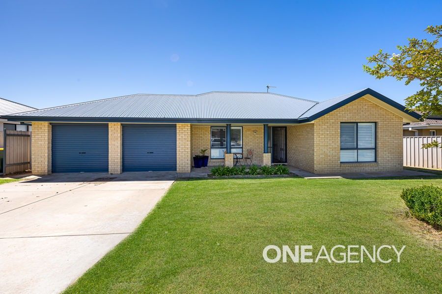 3 bedrooms House in 99 YENTOO DRIVE GLENFIELD PARK NSW, 2650