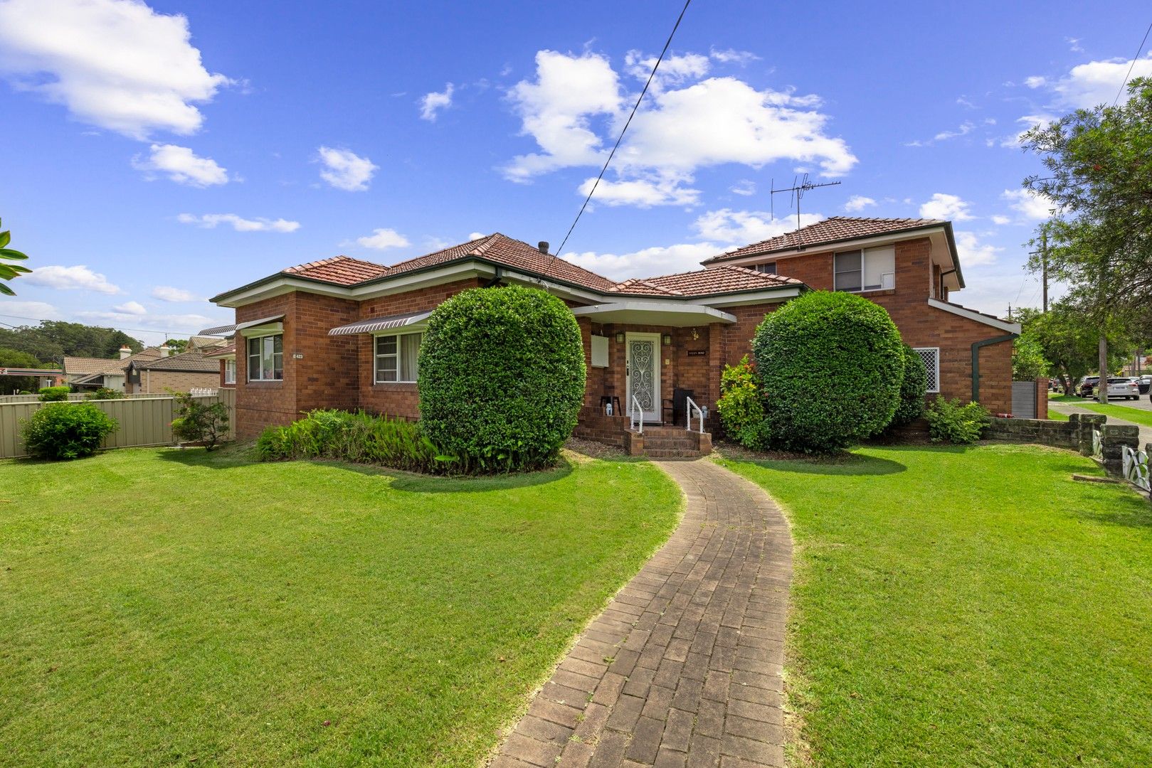 3 bedrooms House in 423 Princes Highway CARLTON NSW, 2218