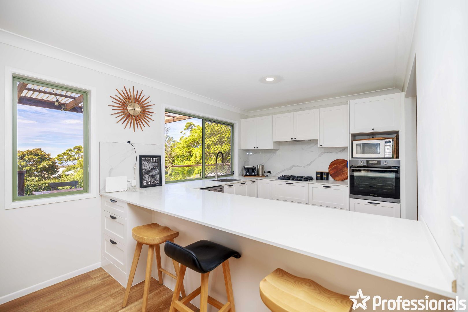 38 Paradise Drive, Tamborine Mountain QLD 4272 House For Rent 840 Domain