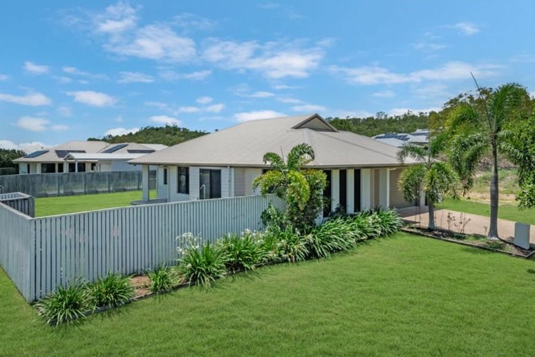 4 bedrooms House in 16 Glendower Street BUSHLAND BEACH QLD, 4818