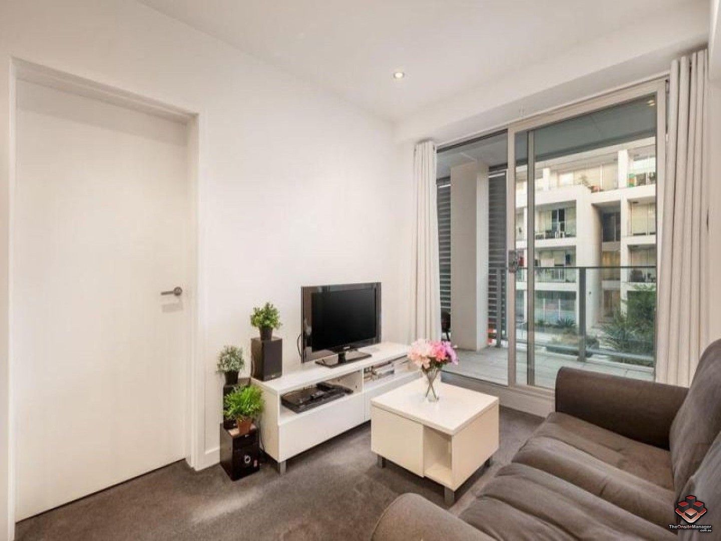 2 bedrooms Apartment / Unit / Flat in 100/100 Plenty Road PRESTON VIC, 3072