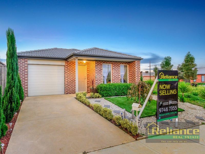 4 Amble Way, Melton South VIC 3338, Image 0